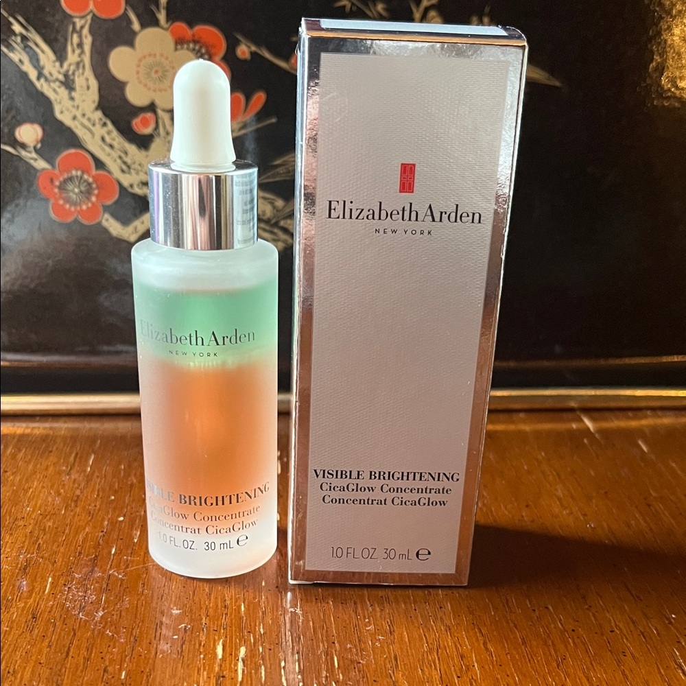 Elizabeth Arden Visible Brightening CicaGlow  - 30ml